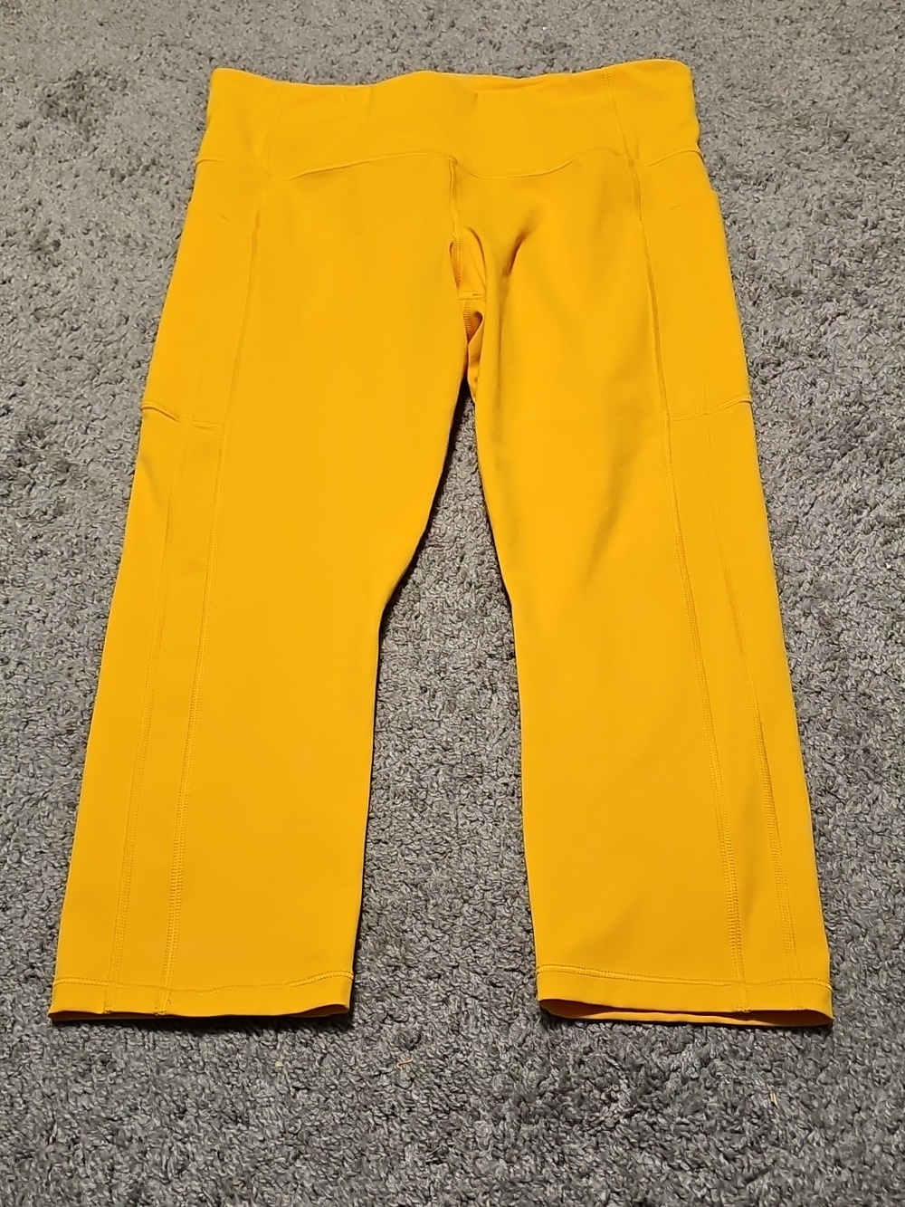 Athleta Ultimate Stash II Capri Size L with Pockets